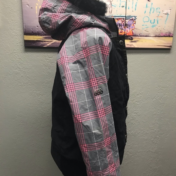 686 Women’s winter jacket &snow boarding - Picture 5 of 8